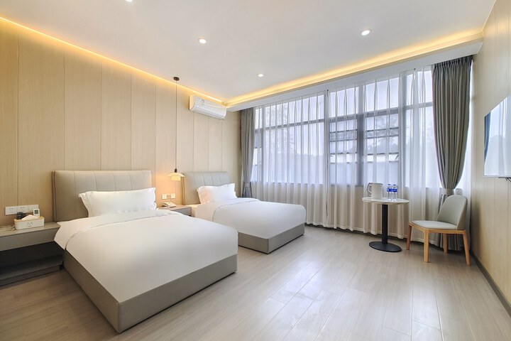 Room 4 of 7