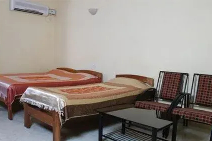 Room 4 of 7