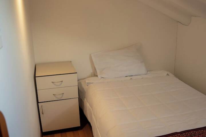 Room 14 of 182