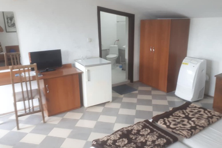 Room 7 of 11