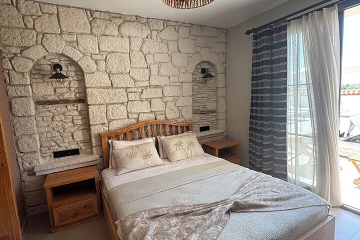 Room 4 of 41