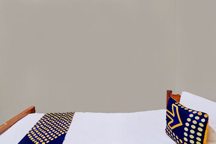 Room 11 of 25