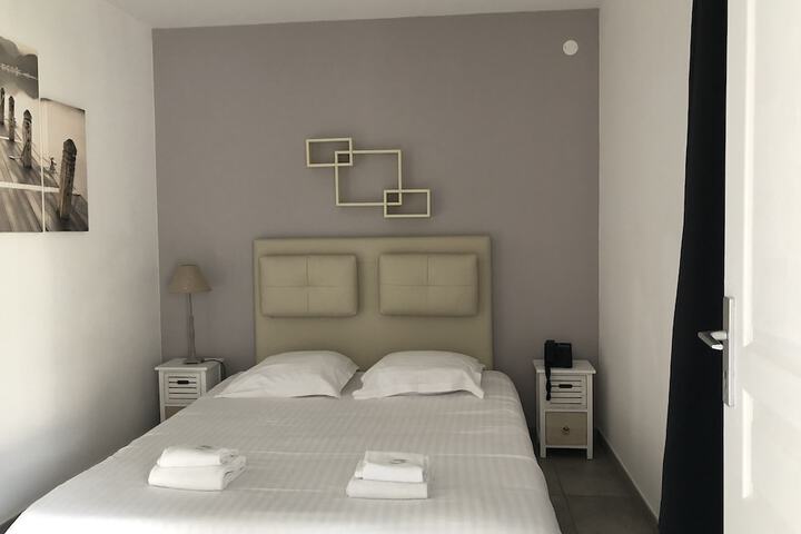 Room 6 of 32