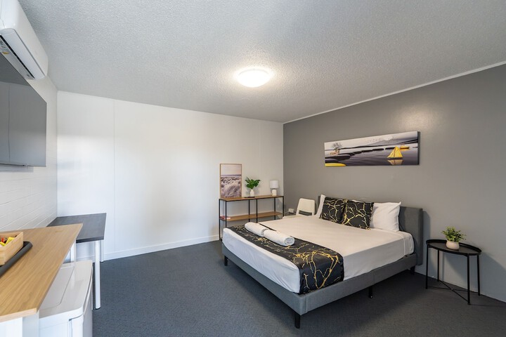 Room 7 of 27