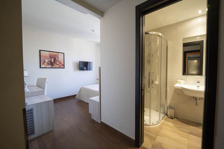 Room 16 of 31