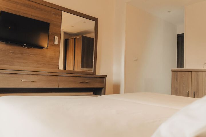 Room 15 of 127