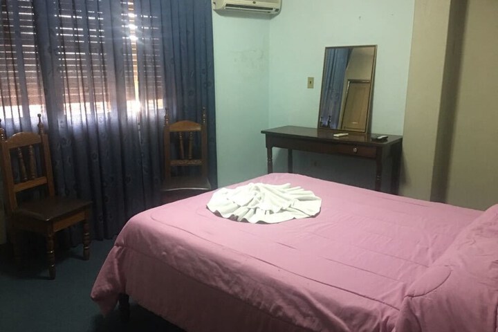 Room 9 of 27