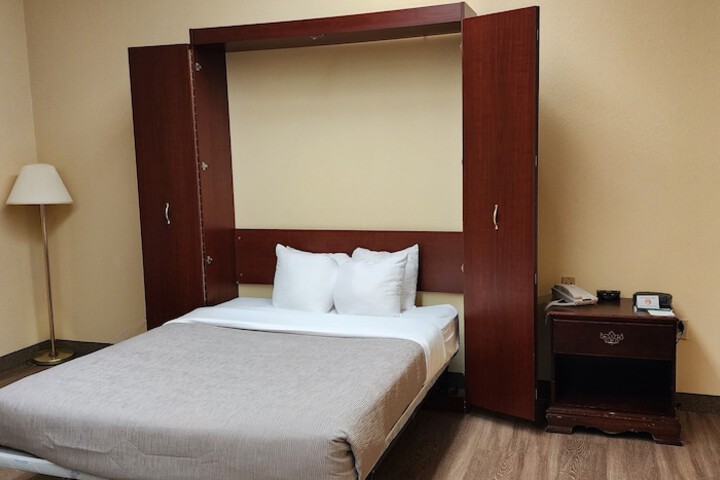 2 Queen Beds (8 of 12)