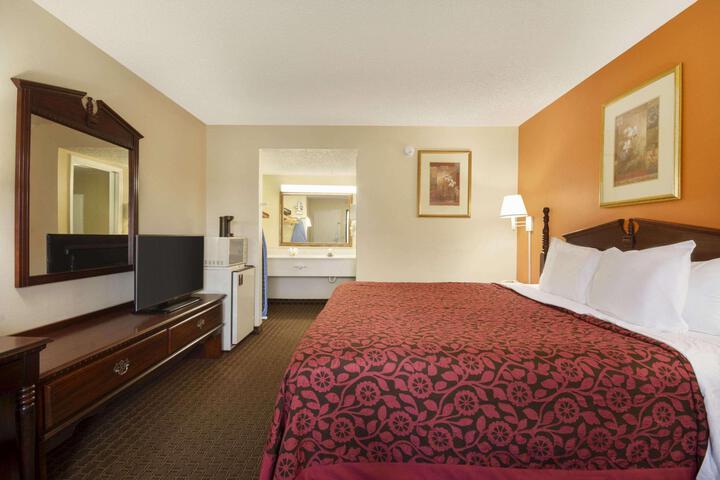 1 King Bed (6 of 13)