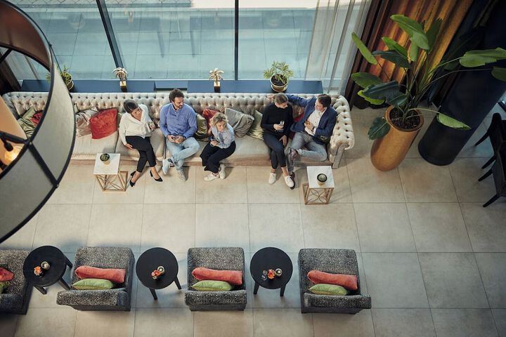 Lobby lounge