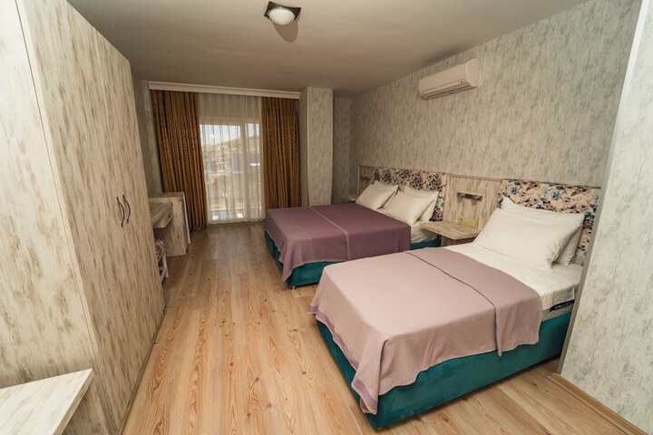 Room 14 of 66