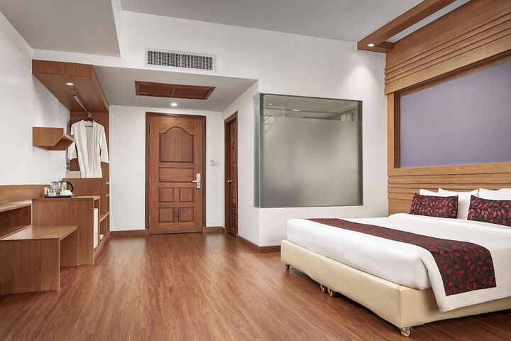 Room 10 of 42