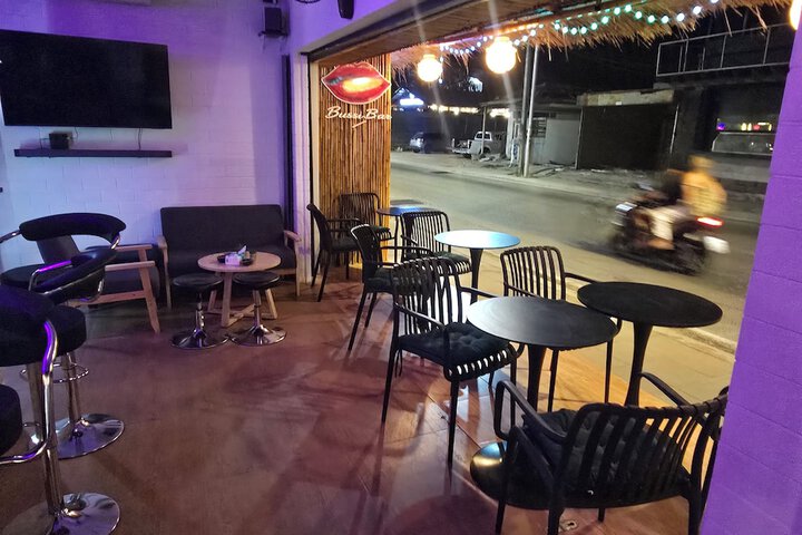Lounge 66 of 84