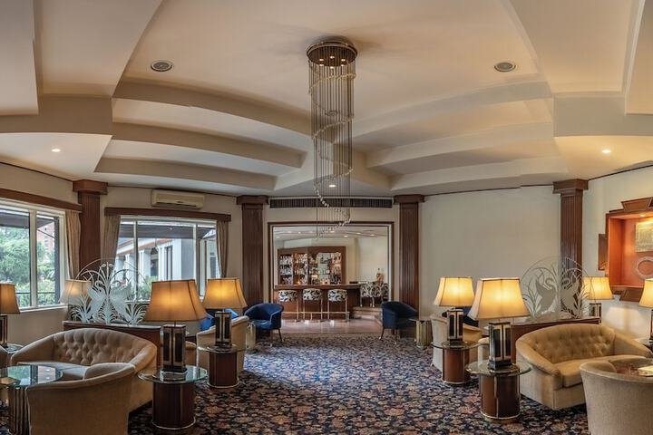 Lounge 162 of 191