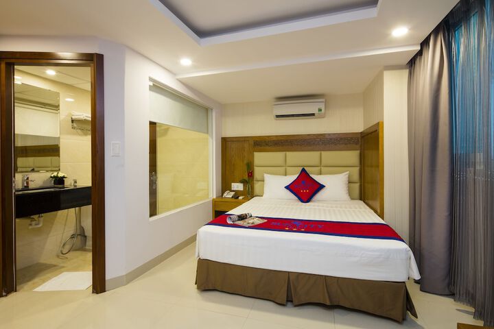 Room 8 of 28