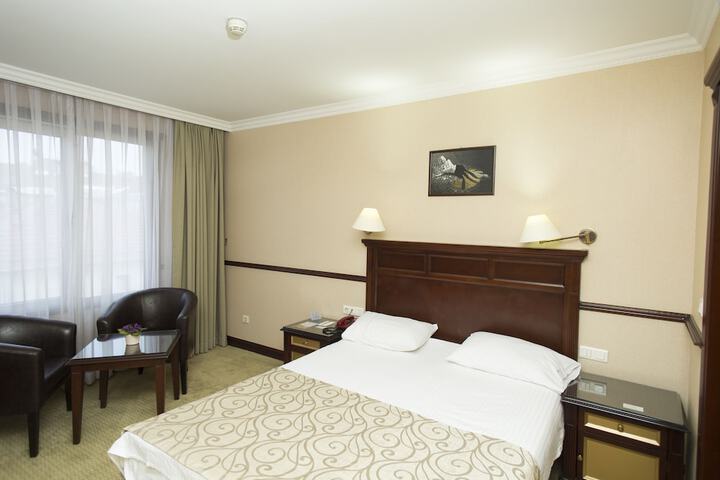 Room 52 of 114