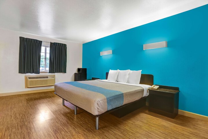 Room 7 of 24