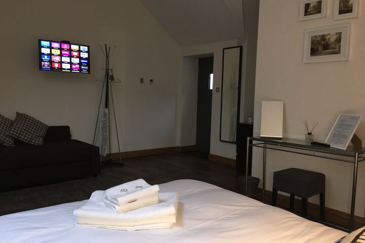 Room 3 of 9