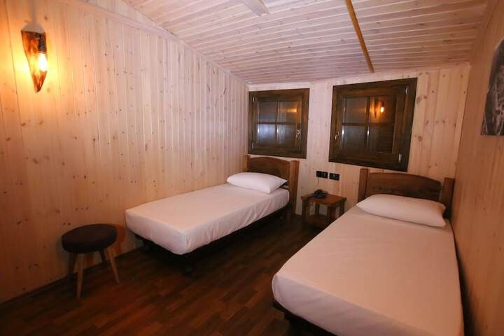 Room 9 of 44