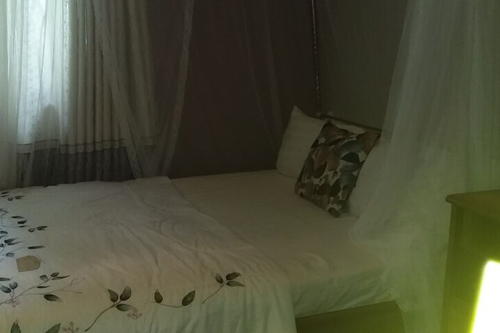 Room 5 of 86
