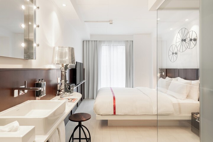Room 12 of 65