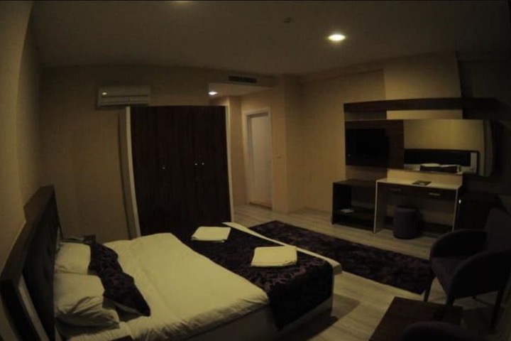 Room 3 of 7