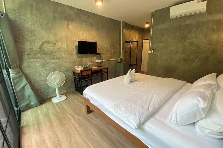 Room 9 of 36