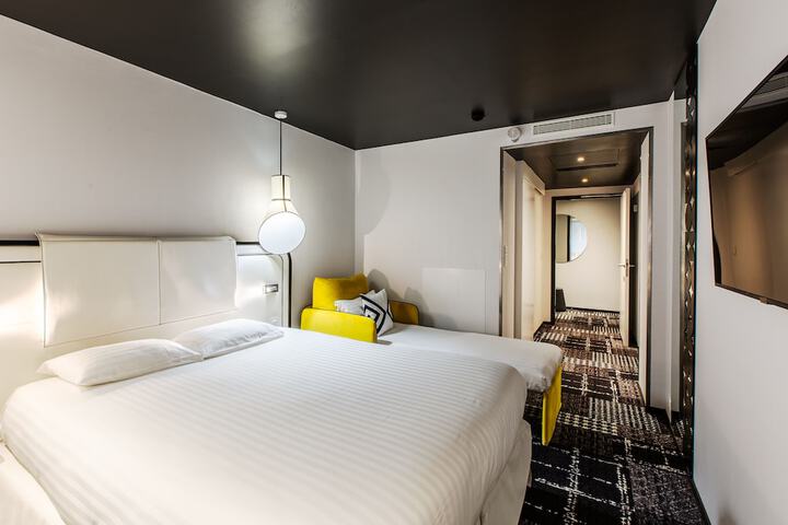 Room 32 of 63