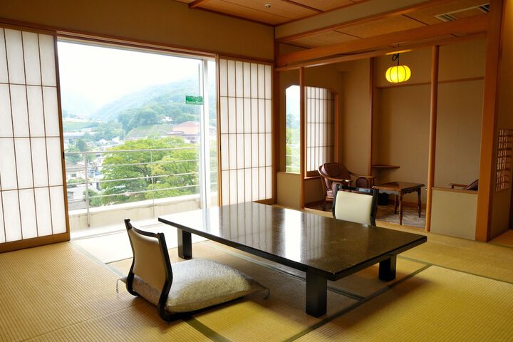 Room 4 of 73