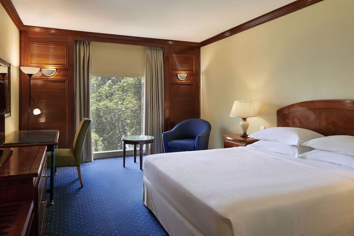 Room 16 of 70