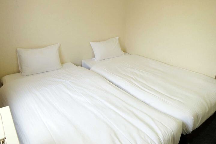 Room 8 of 29