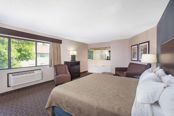1 King Bed Executive Room Second Floor (7 of 23)