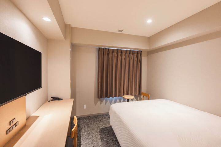 Room 9 of 18