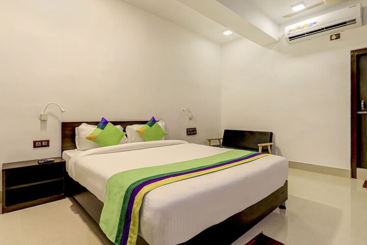 Room 9 of 34