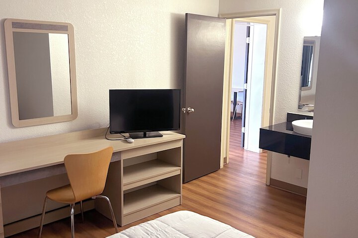 Room 3 of 17