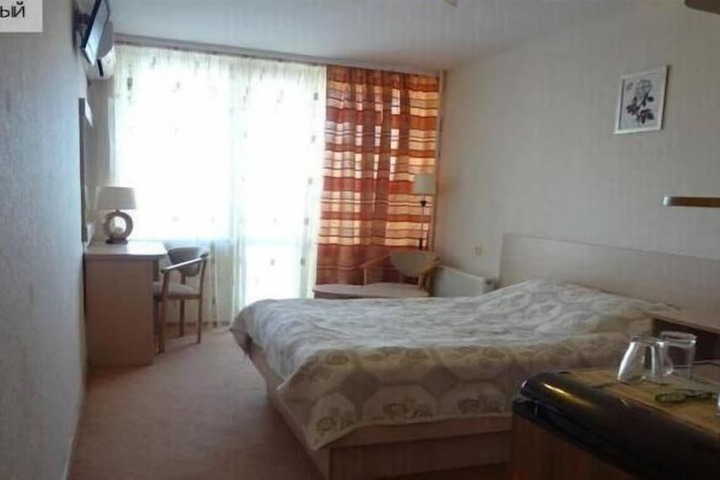 Room 16 of 64