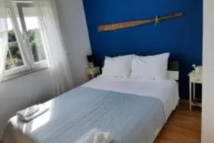 Room 5 of 8