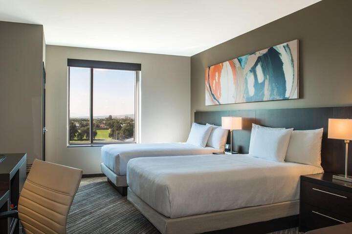 Quadruple Accessible Queen Size Bed (5 of 9)