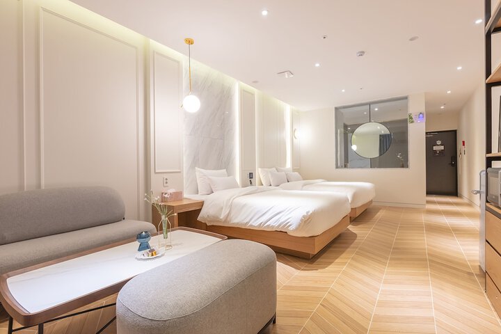 Room 18 of 110