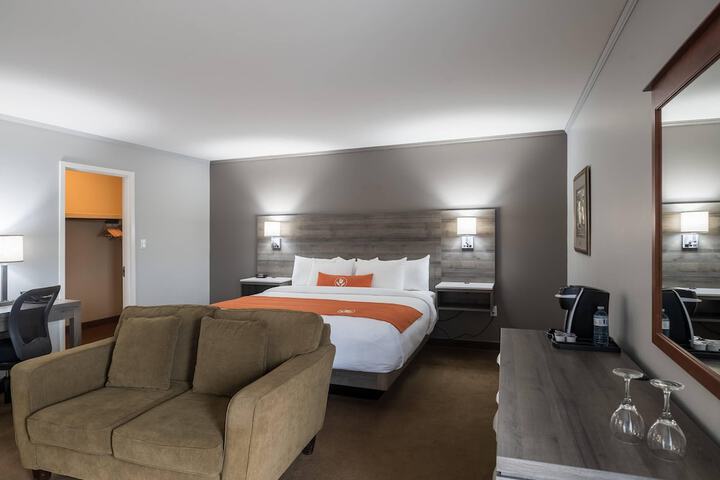 Room 73 of 109