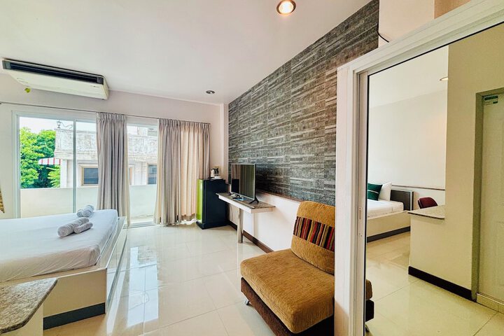 Room 3 of 68
