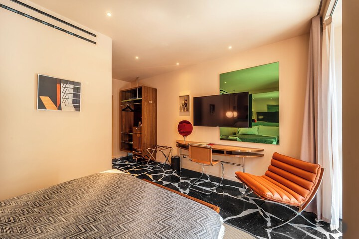 Room 49 of 103