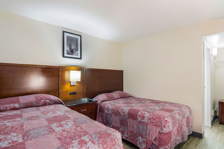 Room 6 of 25