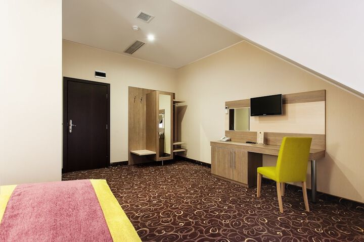 Room 21 of 48
