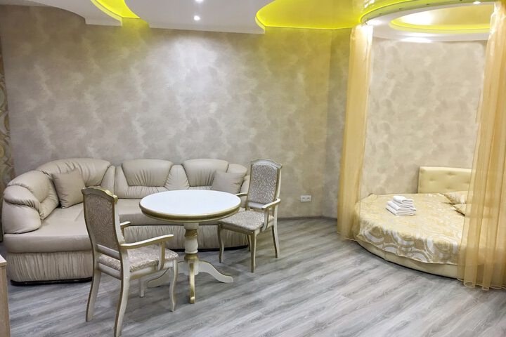 Room 4 of 68