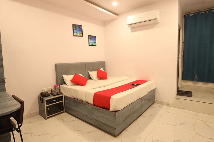 Room 8 of 32