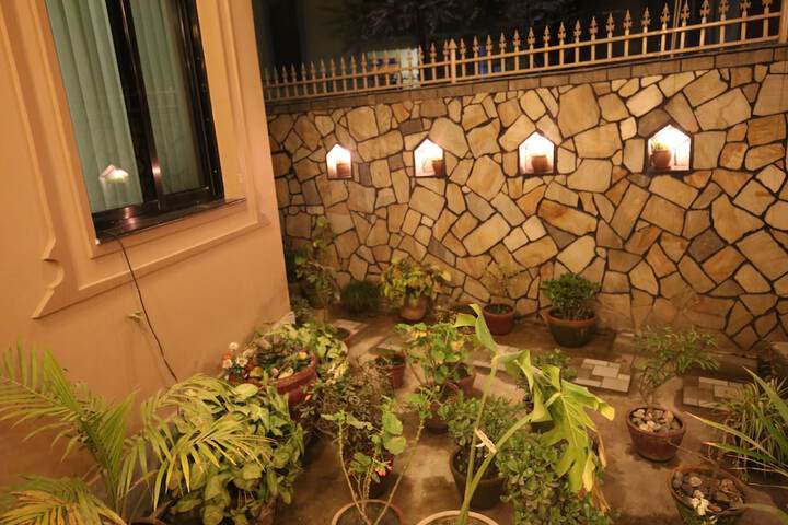 Hotel Exterior 2 of 9