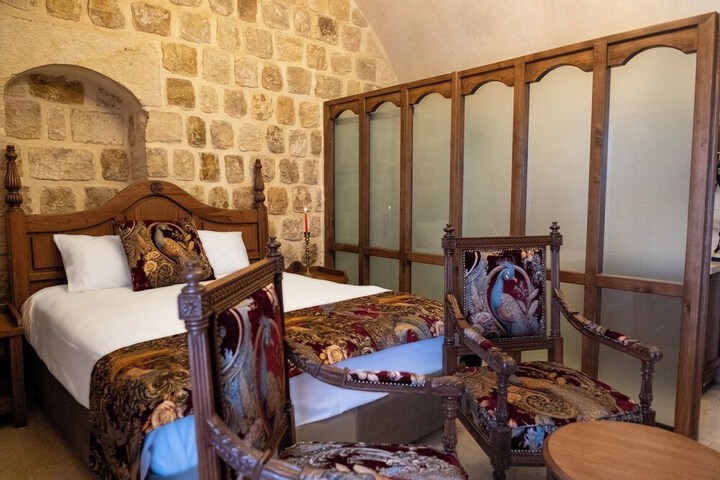Room 49 of 70