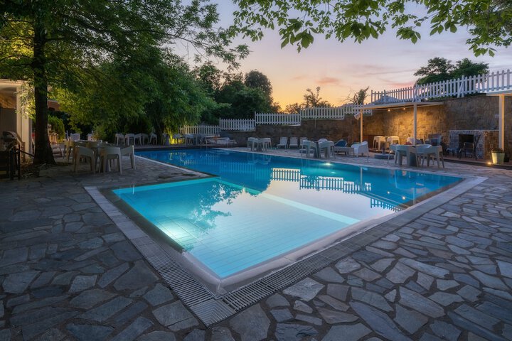 Hotel Pool