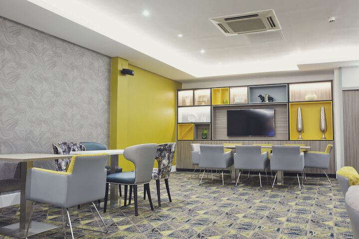 Lounge 197 of 292